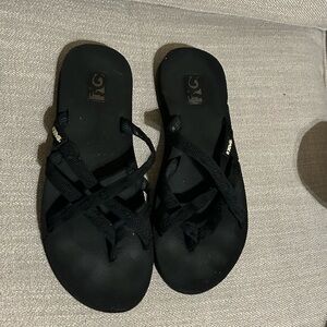 Teva Olowahu Strappy Black Flip Flop